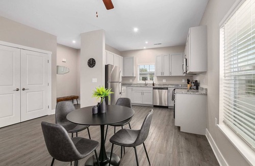 Grandville Condo | Modern New Build 4BR 4BA (2 Condos) Garage/Patio