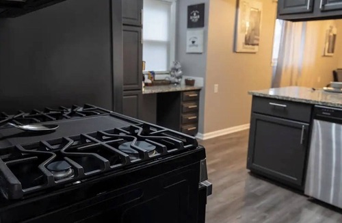 Redford House | Modern Oasis, 20 minutes from Downtown
