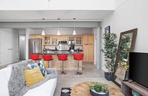 Chatham-Arch Condo | Modern Penthouse on Mass By CozySuites