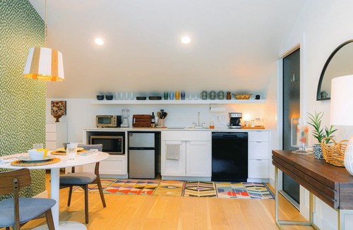 Chestnut Apartment | Modern Private Quiet East Austin Studio