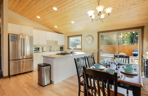 Sunriver House | Modern, Single-Level Home; SHARC Passes, Hot Tub!