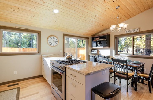 Sunriver House | Modern, Single-Level Home; SHARC Passes, Hot Tub!