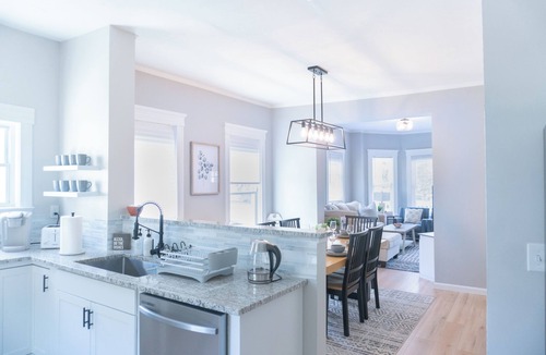 Worcester House | Modern & Spacious 4 Bedroom Single Family Home
