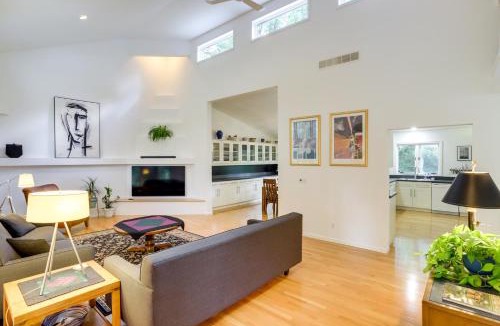 Granger House | Modern & Spacious Home - 6 Mi to Dtwn South Bend