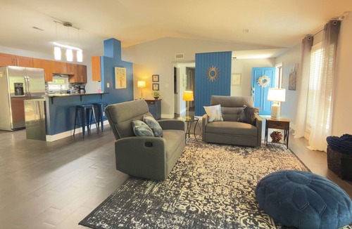 Charlotte House | Modern Stay Peaceful Backyard Near Uptown+ pergola - 15 min to uptown!