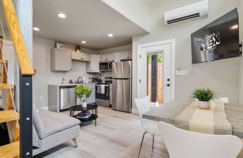 St. Johns House | Modern Studio + Loft & Full Bath | Cozy Stay