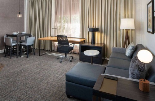 Arts/Warehouse District Hotel | Modern Suites in the Heart of New Orleans! Outdoor Pool, Breakfast, Pet-friendly