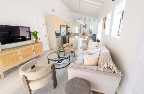 Buena Vista House | Modern Thoughtfully Updated Miami Pool Home - Casa Carmela
