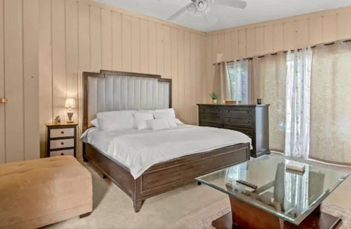 Dearborn House | Modern Townhouse Near Everything