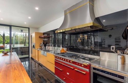 Ann Arbor House | Modern, Ultra-Luxurious, 5 BR/4.5 BA Home on a quiet wooded lake in Ann Arbor