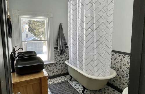 Delhi House | Modern Victorian House W/ HotTub on Main St Delhi