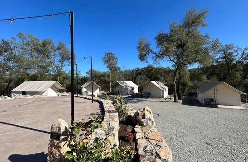 Smartville RV Rental | Moonshadow Flat Glamping: Onyx Tent