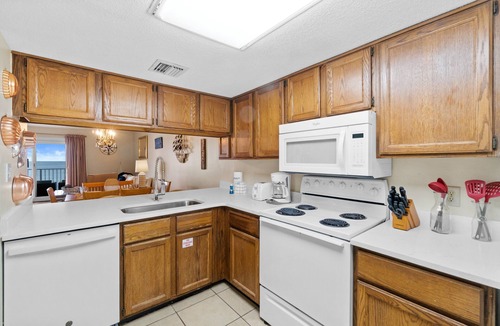 Lower Grand Lagoon Apartment | Moonspinner by Book That Condo