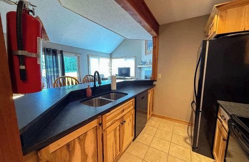 Wakefield Condo | Moosehead Lodge - Ski in/Ski Out on Voyager Trail