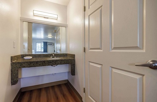 Canby Hotel | Motel 6 Canby, OR