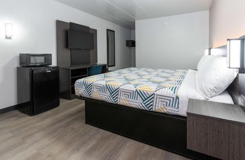 Sharonville Hotel | Motel 6-Cincinnati, OH