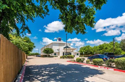 Cleburne Hotel | Motel 6-Cleburne, TX