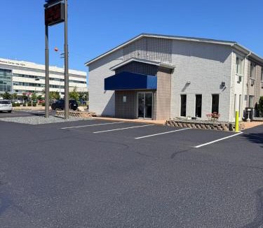 Eau Claire Hotel | Motel 6-Eau Claire, WI