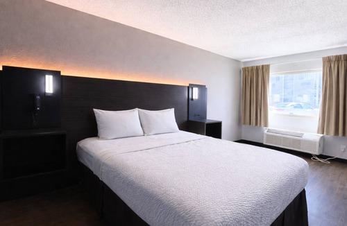 Elkhart Hotel | Motel 6 Elkhart, IN