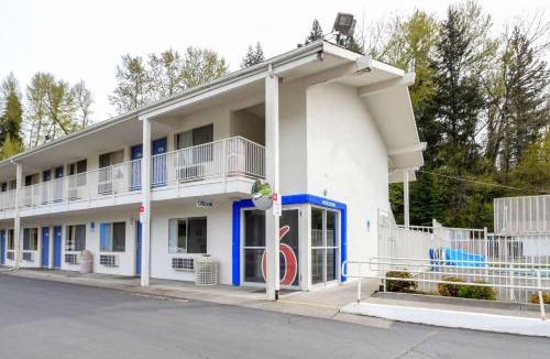 Kelso Hotel | Motel 6-Kelso, WA - Mt. St. Helens