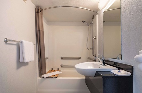 Rolling Meadows Hotel | Motel 6 Rolling Meadows, IL - Chicago Northwest