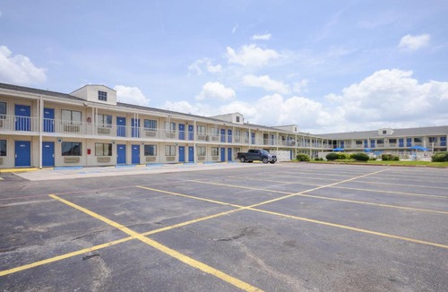 Webster Hotel | Motel 6-Webster, TX - Houston - Nasa Lake