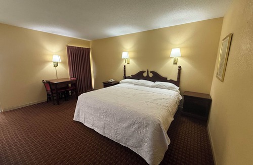 Marksville Hotel | Motel Masquerade