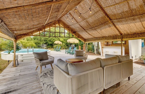 Mount Dora Cottage | Mount Dora Home: Private Pool, Spa & Tropical Bar!