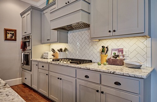 Highlands House | Mount Lori Hillside Retreat: 1-Level Luxury w/Screen Porch, Stone Patio, Garage