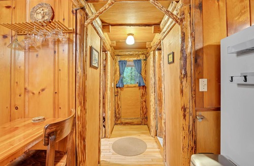 Mount Hood Village Cabin | Mountain Air Cabin: Historic Steiner Gem near Mt. Hood - 2BR/1BA