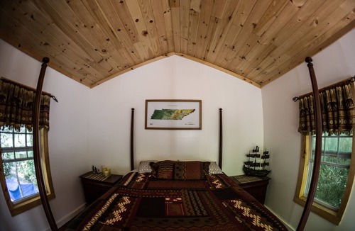 Roan Mountain House | Mountain Harbour B&B and Hiker Hostel