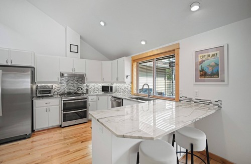 Deer Park House | Mountain Hideaway with Access to The Cove