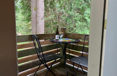 Ashford Hotel | Mountain Meadows Inn & Chalet Suites