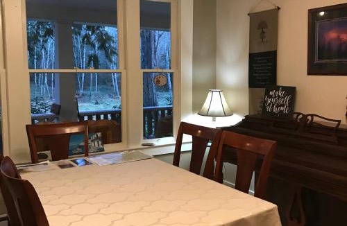 Ashford Hotel | Mountain Meadows Inn & Chalet Suites