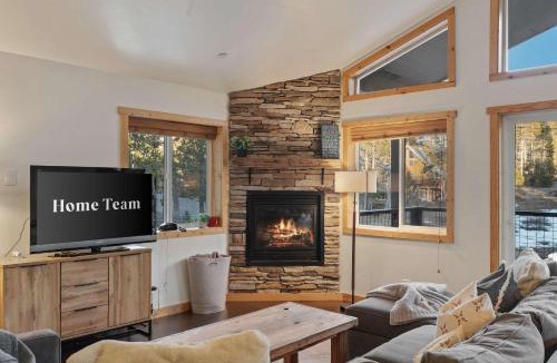 Serene Lakes House | Mountain Retreat - Sleeps 7 - Canoe - Fireplace