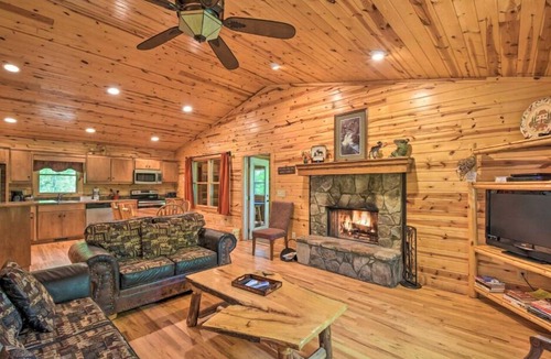Helen Cabin | Mountain View 2/2 Cabin! Near Helen!