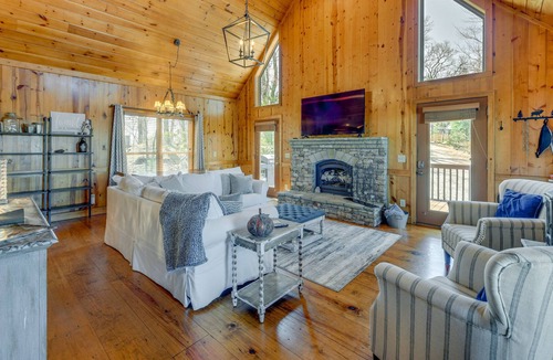 Cullowhee Cabin | Mountain-View Blue Ridge Cabin w/ Screened Porch!