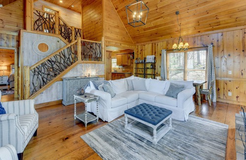 Cullowhee Cabin | Mountain-View Blue Ridge Cabin w/ Screened Porch!