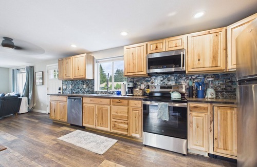 Packwood Cabin | Mountain View Cabin - 2-bedroom cabin with game room, downtown Packwood