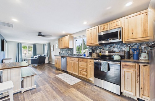 Packwood Cabin | Mountain View Cabin - 2-bedroom cabin with game room, downtown Packwood