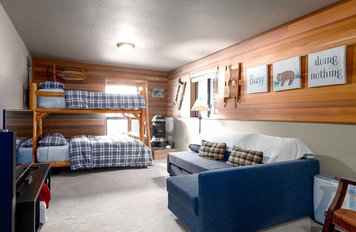 Hyak Cabin | MOUNTAIN VIEW Hot Tub Cabin Retreat!