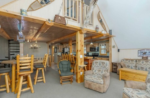Stambaugh House | Mountain View Lodge - Upper - 3 Bedroom Duplex with Hot Tub in Ski Brule Village