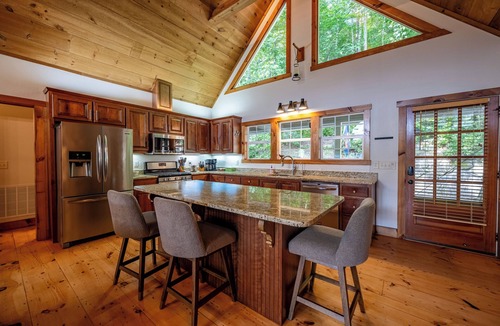 Sapphire House | Mountain Views, Hot Tub & Resort Amenities in Sapphire, NC