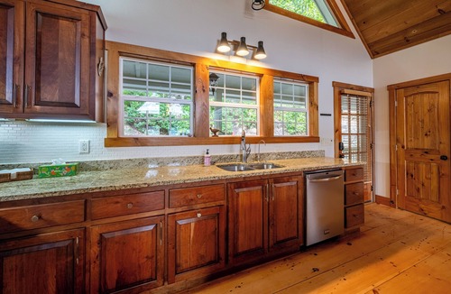 Sapphire House | Mountain Views, Hot Tub & Resort Amenities in Sapphire, NC
