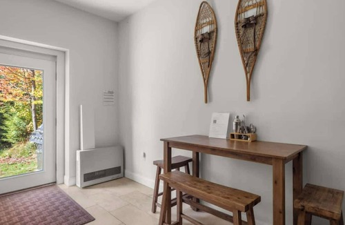 Morrisville Cottage | Mountaintop Loft: Private Guest House w/Fireplace