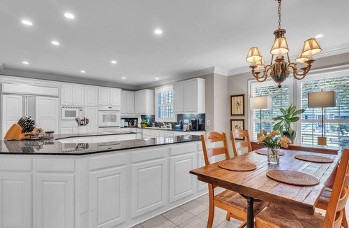 West Point House | Mr. B’s Home, Pool Table, 1 Mi to Old Waverly