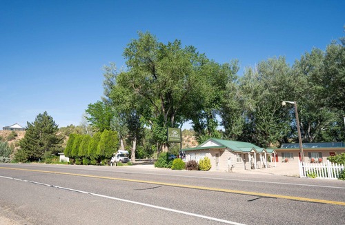 Zion National Park East Entrance Apartment | Mt Carmel Motel close to Zion National Park