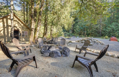 Government Camp Cottage | Mt Hood Launchpad! Cozy Retro Rhododendron Cabin