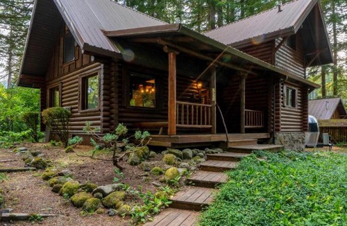 Welches House | Mt Hood Log Cabin! Fresh Remodel with Airstream 1