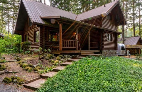 Welches House | Mt Hood Log Cabin! Fresh Remodel with Airstream 1